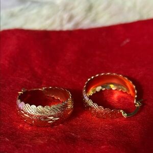Elegant Gold Leaf Pattern Hoop Earrings